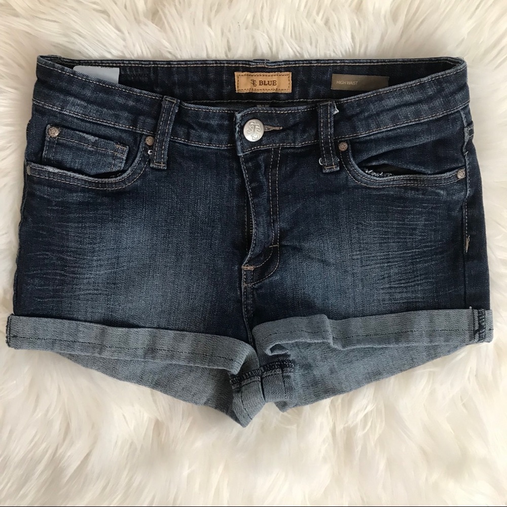 ⚡️SALE⚡️Cuffed Mid-Rise Denim Shorts - M